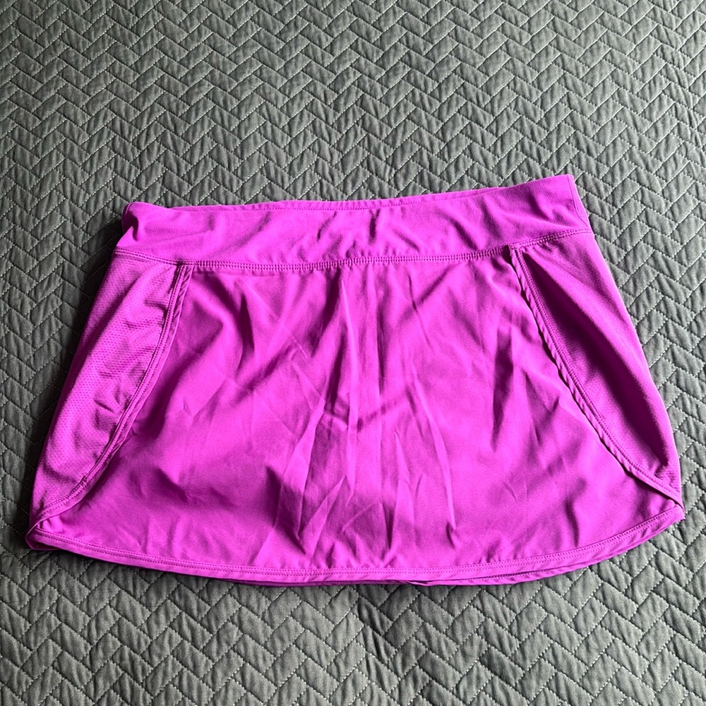 Fabletics sport skirt with built in shorts - size L